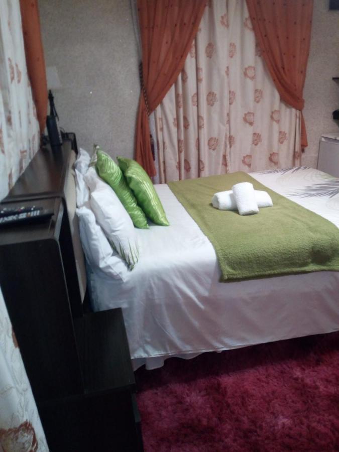 Bed and Breakfast Hemmingways à King William's Town Extérieur photo