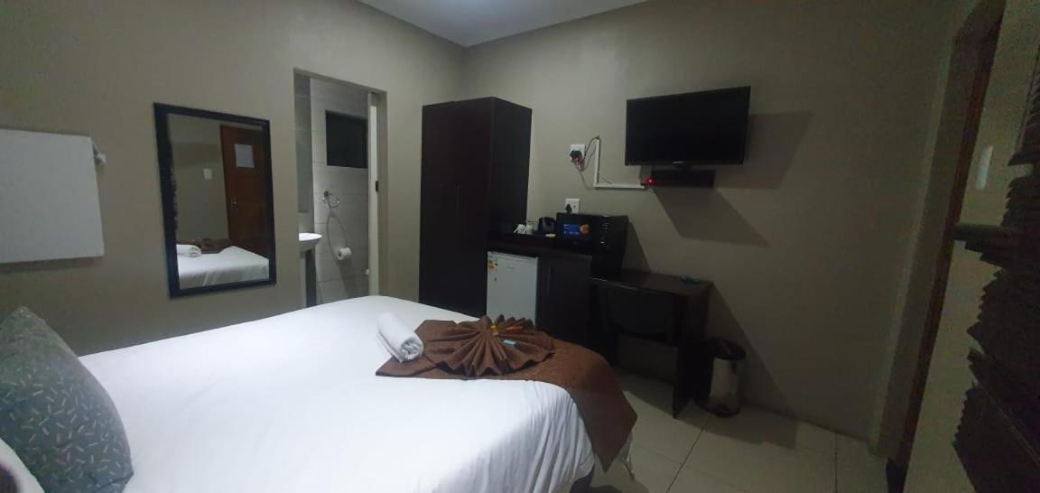 Bed and Breakfast Hemmingways à King William's Town Extérieur photo