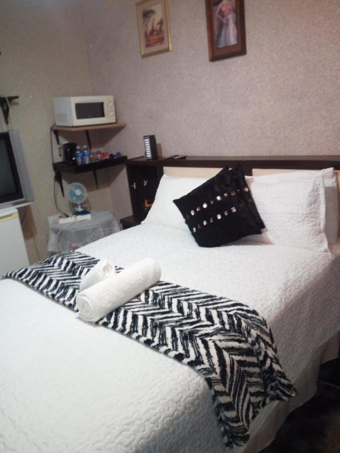 Bed and Breakfast Hemmingways à King William's Town Extérieur photo