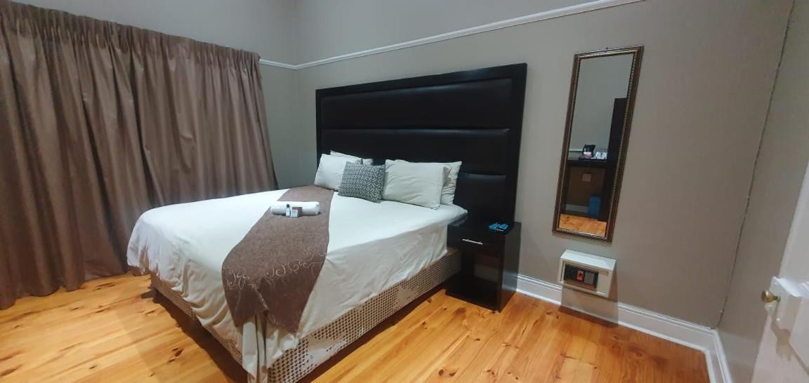 Bed and Breakfast Hemmingways à King William's Town Extérieur photo