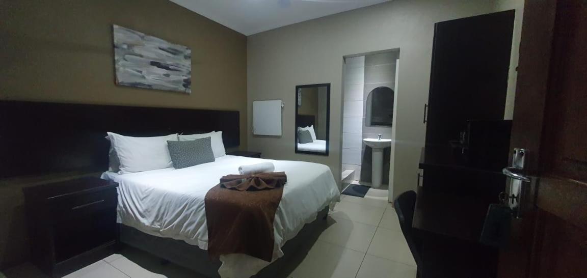 Bed and Breakfast Hemmingways à King William's Town Extérieur photo